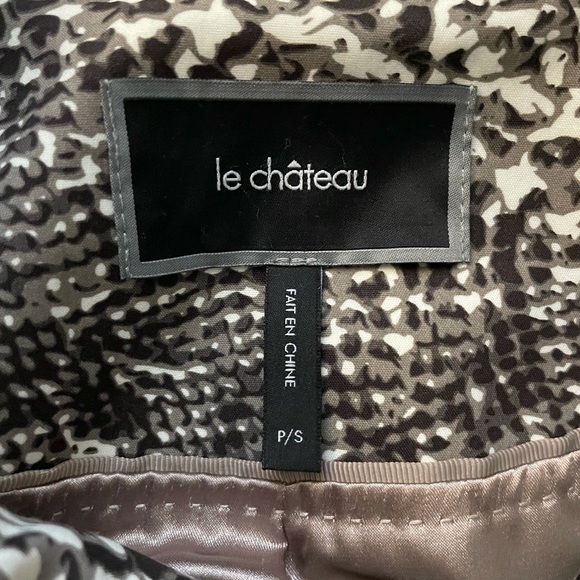 Fall/Spring Trench coat in size small. - Picture 2 of 3